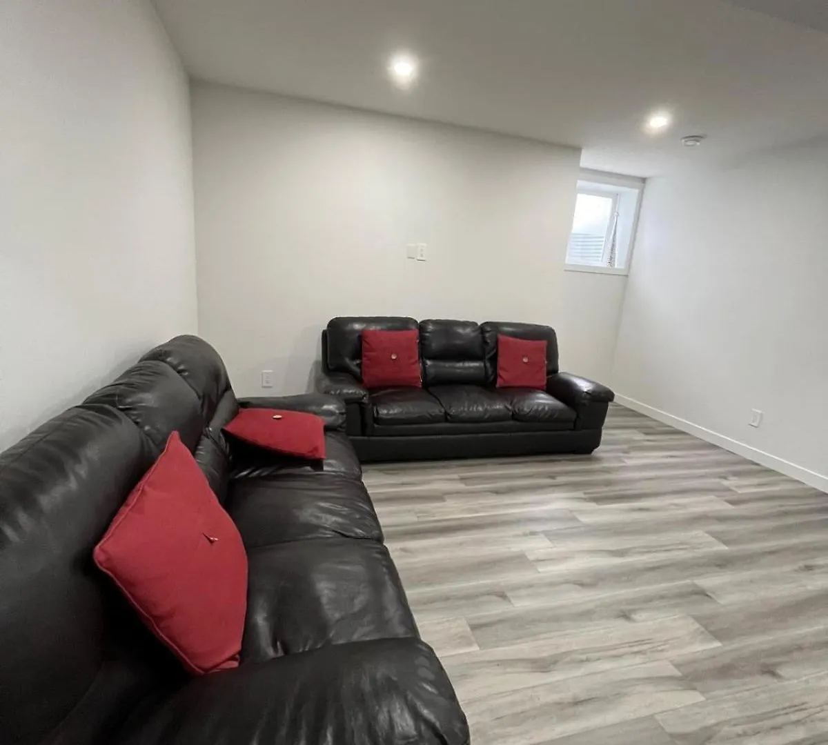 Apartment Cozy Two Bedroom Guest Basement Suite In Nw Calgary