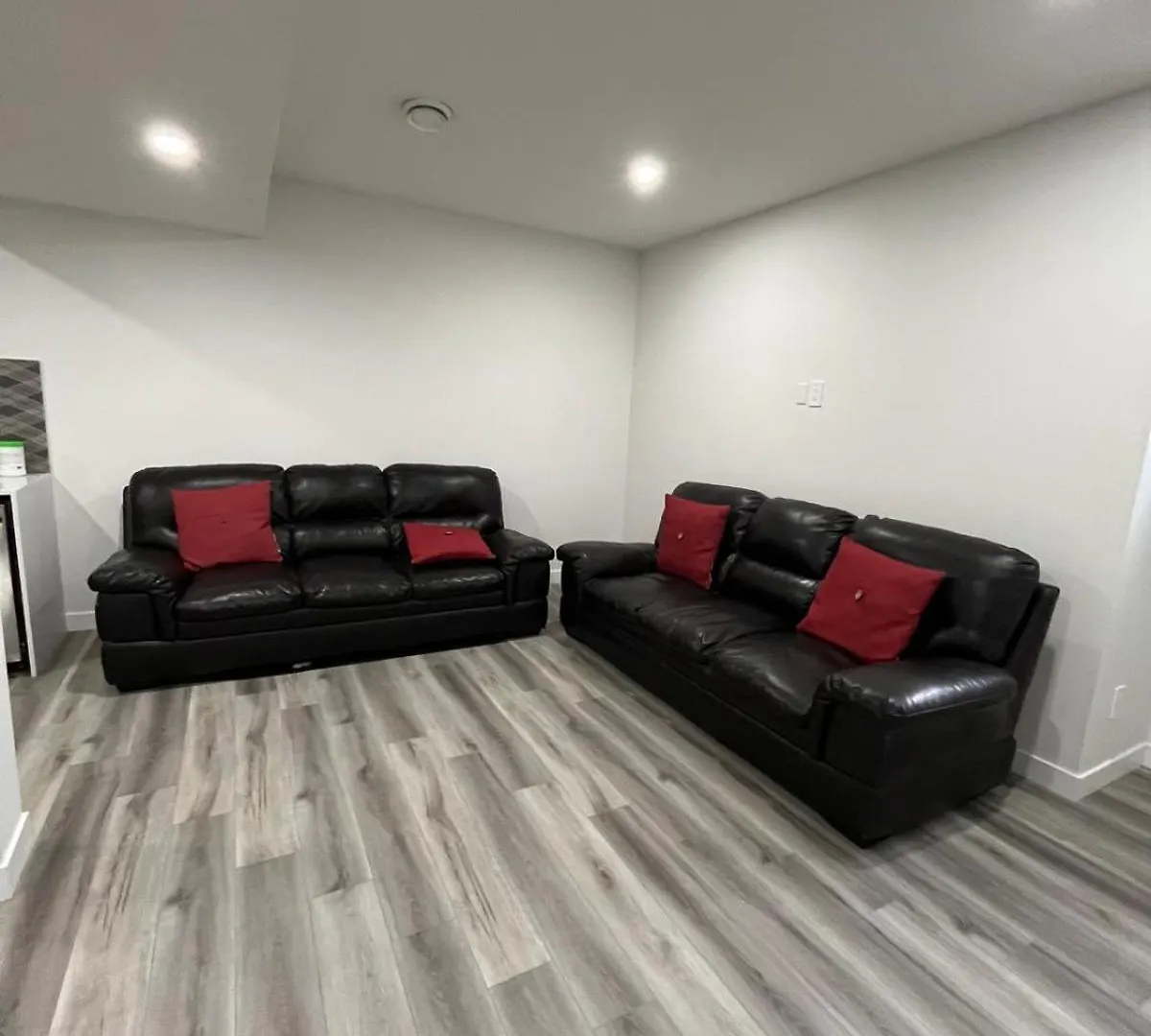 Cozy Two Bedroom Guest Basement Suite In Nw Calgary Canada