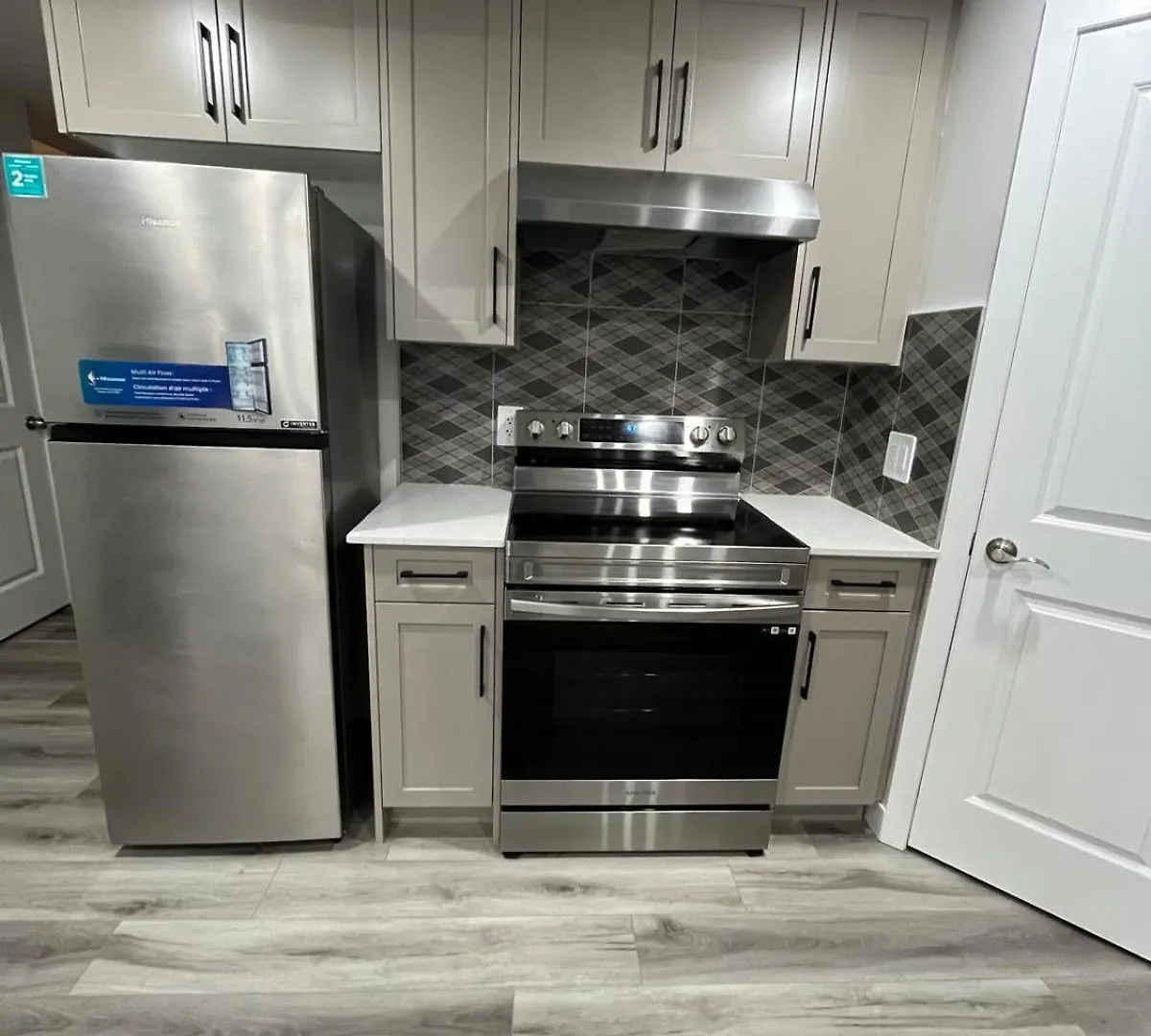 Cozy Two Bedroom Guest Basement Suite In Nw Calgary